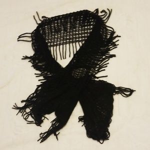 black knitted scarve